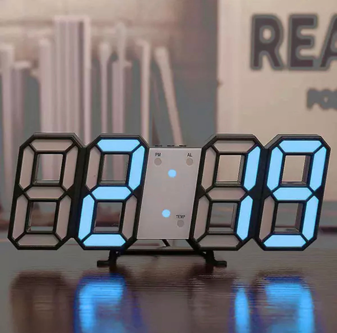 Reloj despertador digital para dormitorios, reloj digital con diseño  curvado moderno, números LED azules llamativos, 6 niveles de brillo, 2  volumen, 3